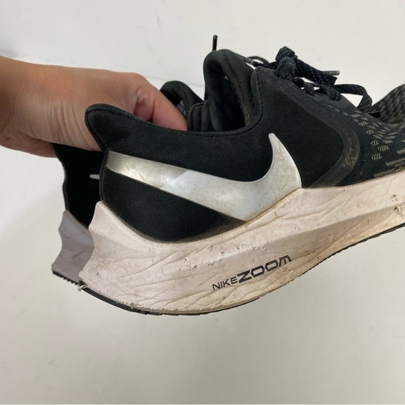 Nike Zoom Winflow Black & White athletic running shoes - Picture 4 of 8